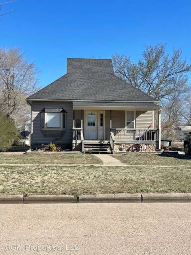 Main picture of 310 E 4th St