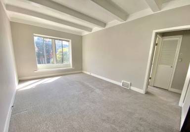 Main picture of 35 Palm Ave