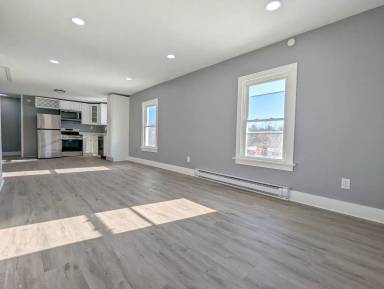Main picture of 15 Main St
