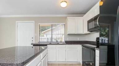 Main picture of 305 Chasmier Way