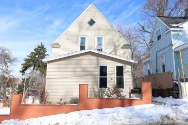 Main picture of 639 Curve St SW