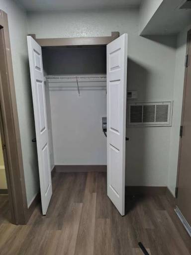 Main picture of 1007 N Summit St