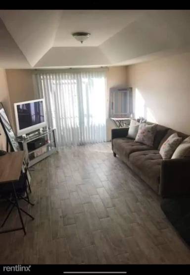 Main picture of 15 Richard Ln