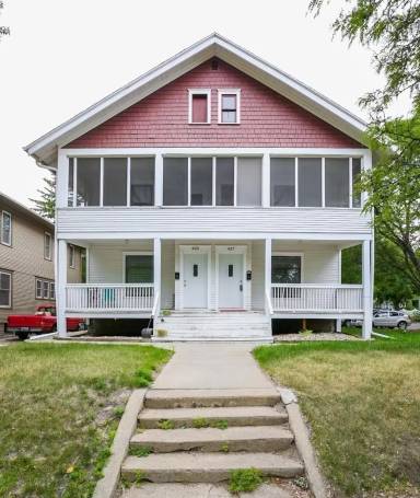Main picture of 425 W 16th St