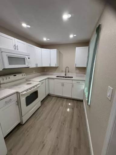 Main picture of 400 South 6th Street - 1