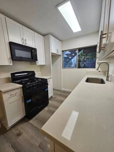 Main picture of 440 E San Jose Ave