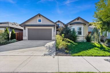 Main picture of 6624 S Jessenia Ave