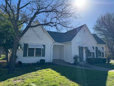 Main picture of 309 S Alamo St