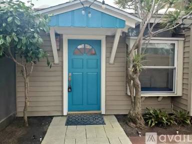 Main picture of 909 Hornblend St