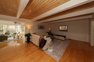 Main picture of 208 Fairfax Way
