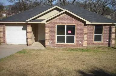 Main picture of 2535 Kirkley St