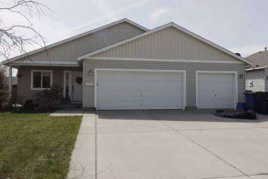 Main picture of 908 NW Spruce Tree Pl