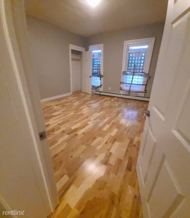 Main picture of 209 Center St