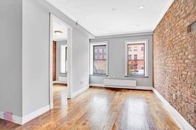 Main picture of 200 E 13th St