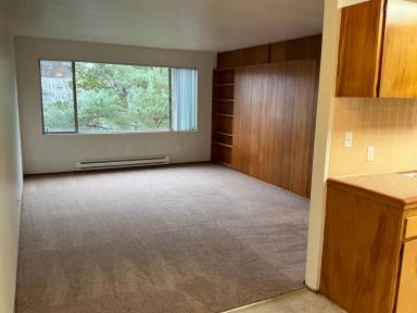 Main picture of 6533 California Ave SW