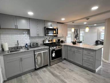 Main picture of 14 Lathrop St