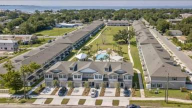 Main picture of 253 S E St