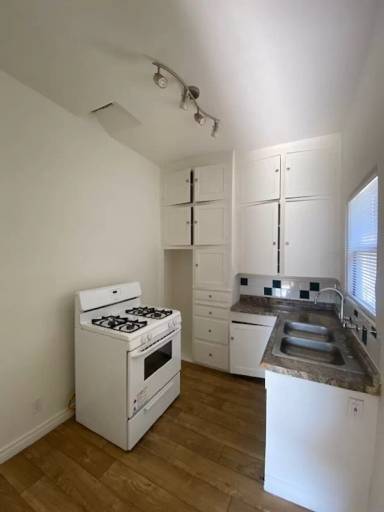 Main picture of 1702 Pacific Ave