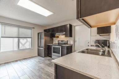 Main picture of 7627 Pipers Swan St