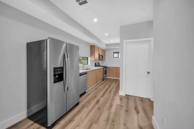 Main picture of 1216 1/2 Magnolia Ave