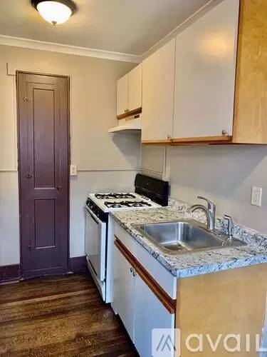 Main picture of 1802 W Genesee St