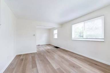 Main picture of 586 Georgian Dr