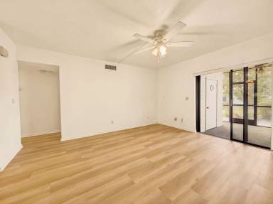Main picture of 1701 Courtyard Way