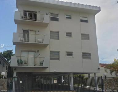 Main picture of 7925 Carlyle Ave