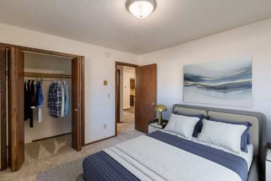 Main picture of 1544 E Gateway Cir S