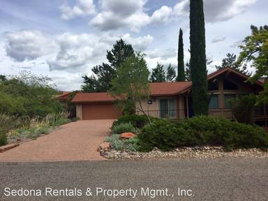 Main picture of 70 Pebble Dr