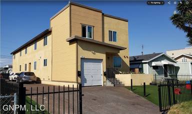 Main picture of 713 W 75th St