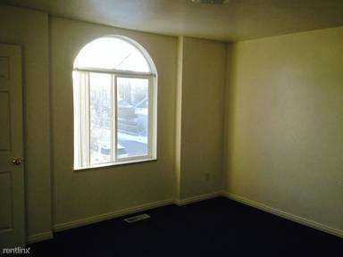 Main picture of 611 Roosevelt Ave