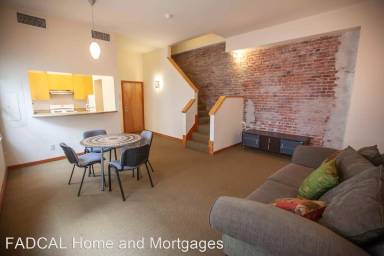 Main picture of 883 Sacramento St