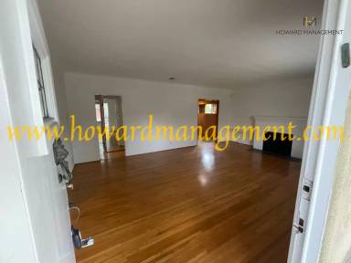 Main picture of 2840 Granville Ave
