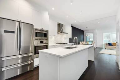Main picture of 1443 W Fry St