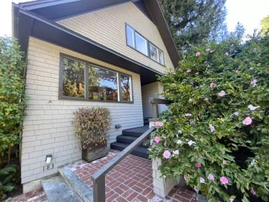 Main picture of 183 W Poplar Ave