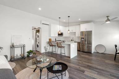 Main picture of 420 Illinois St