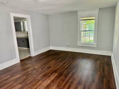 Main picture of 1010 E 13th St