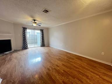 Main picture of 2709 S Roth Ave
