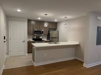 Main picture of 1111 N Thompson St