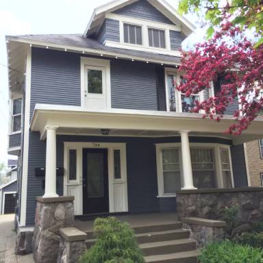 Main picture of 744 Fountain St NE