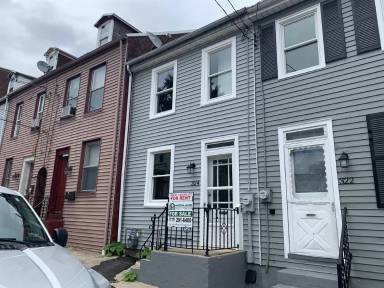 Main picture of 306 Perry St