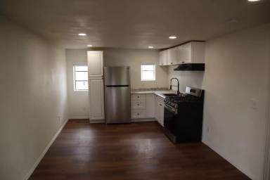 Main picture of 795 W 4th St