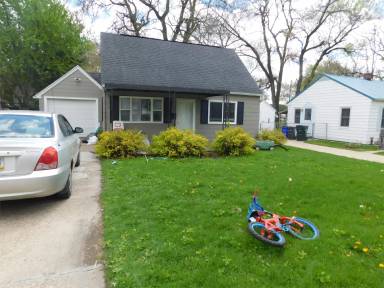 Main picture of 735 36th St NE