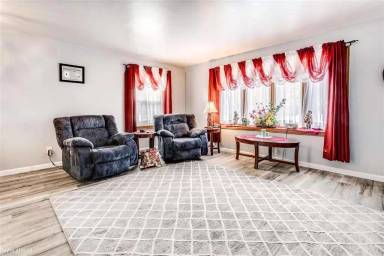 Main picture of 2580 Evergreen Ln