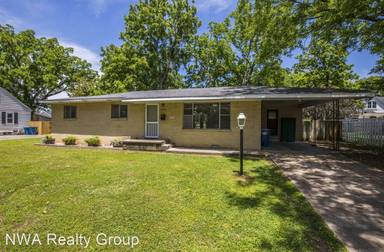 Main picture of 304 NW 4th St