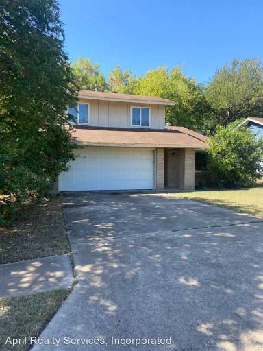 Main picture of 303 Thistlewood Dr