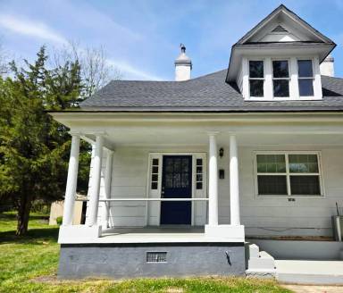 Main picture of 1016 Washington St