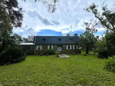 Main picture of 304 NE Old Blue Springs Rd