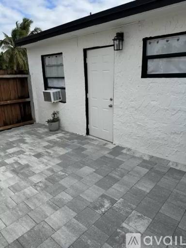 Main picture of 2204 SW 14th St